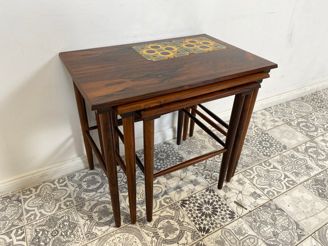 WMK Stylish and very well preserved Scandinavian 3-in-1 nesting table made of fine rosewood with artistic tiles # Side table Coffee table Vintage Danish Design Mid-Century Rosewood