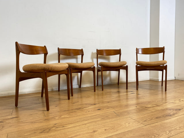 WMK I 4er Set skandinavischer Designer Stühle Model 49 von Erik Buck für O.D. Møbler I Teakholz I Esszimmerstühle Küchenstühle Chairs Danish Design Mid-Century Vintage Teak I Berlin Stuttgart Dresden