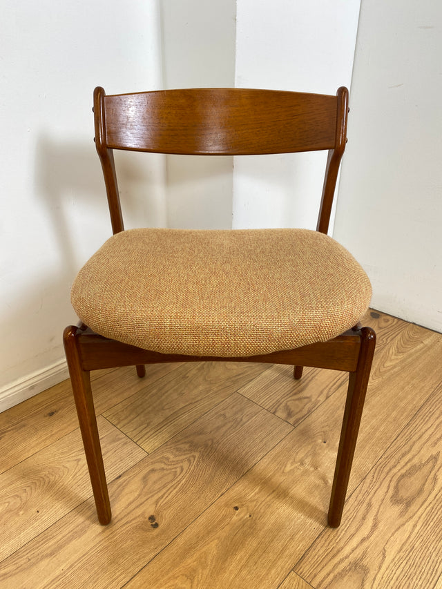 WMK I 4er Set skandinavischer Designer Stühle Model 49 von Erik Buck für O.D. Møbler I Teakholz I Esszimmerstühle Küchenstühle Chairs Danish Design Mid-Century Vintage Teak I Berlin Stuttgart Dresden