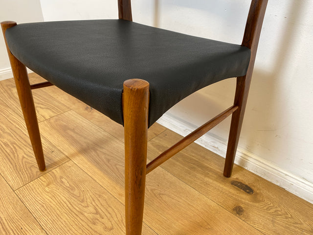 WMK I 4er Set skandinavischer Mid-Century Stühle I aus Teakholz mit schwarzem Kunst Leder Bezug I Esszimmerstühle Küchenstühle Holzstühle Chairs Skai Danish Design Vintage Teak Berlin Bayern Hannover