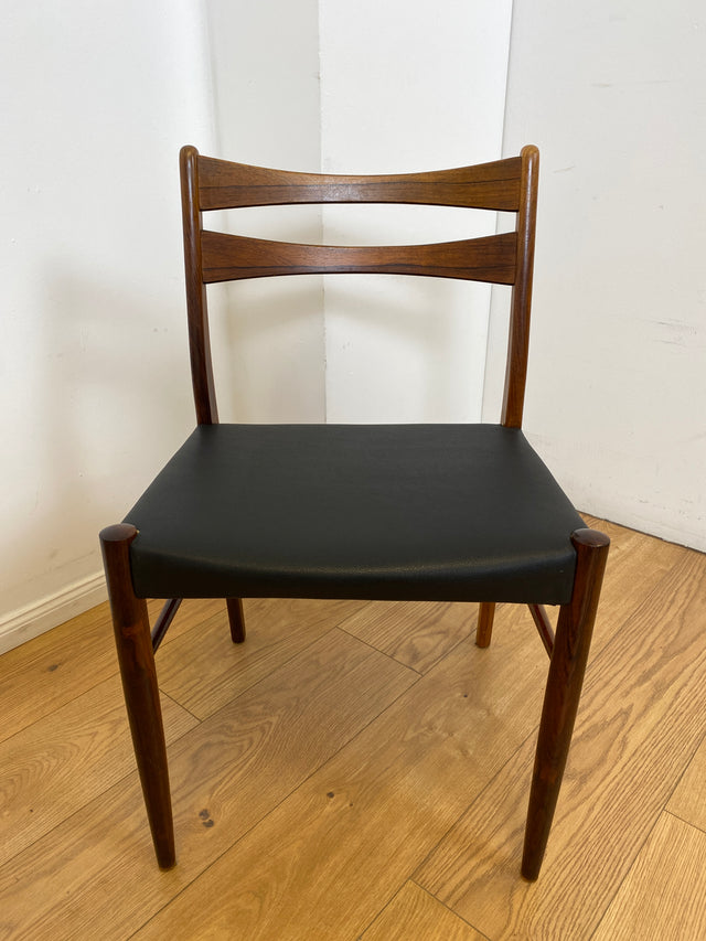 WMK I 4er Set skandinavischer Mid-Century Stühle I aus Teakholz mit schwarzem Kunst Leder Bezug I Esszimmerstühle Küchenstühle Holzstühle Chairs Skai Danish Design Vintage Teak Berlin Bayern Hannover