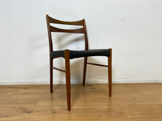 WMK I 4er Set skandinavischer Mid-Century Stühle I aus Teakholz mit schwarzem Kunst Leder Bezug I Esszimmerstühle Küchenstühle Holzstühle Chairs Skai Danish Design Vintage Teak Berlin Bayern Hannover