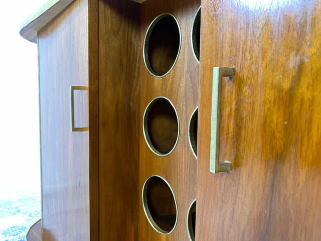 WMK I Ein Unikat I Einzigartige 50er Jahre Bar von Friedrich A. Maschke aus dem Schwarzwald mit handgefertigtem Alpen Relief Gemälde I Hausbar Tresen Wein Schrank Regal Vintage Mid-Century Kunst