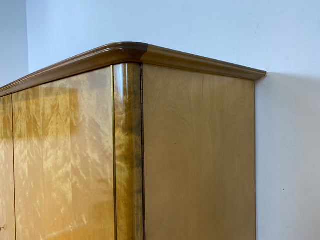 WMK I Stilvoller und sehr geräumiger 50er Jahre Kleiderschrank mit guter Aufteilung