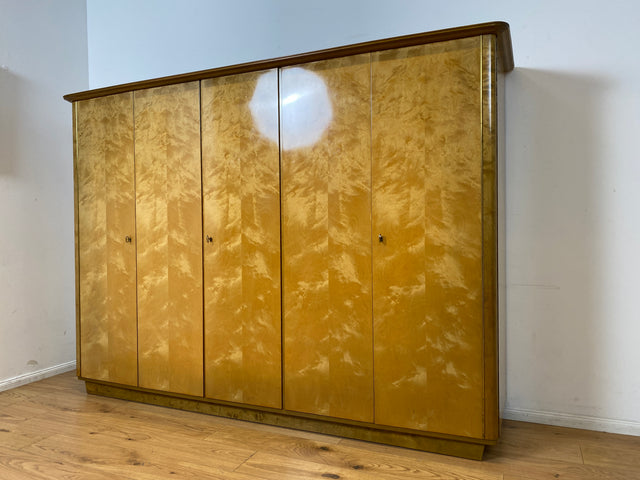 WMK I Stilvoller und sehr geräumiger 50er Jahre Kleiderschrank mit guter Aufteilung