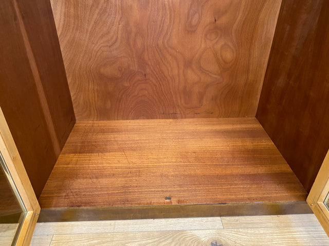 WMK I Versand 85€ I Formschöner und sehr gut erhaltener 50er Jahre Kleiderschrank mit Glastüren I Schrank Wardrobe Schlafzimmer Wäsche Mid-Century Rockabilly Vintage 60er Berlin Leipzig Dortmund