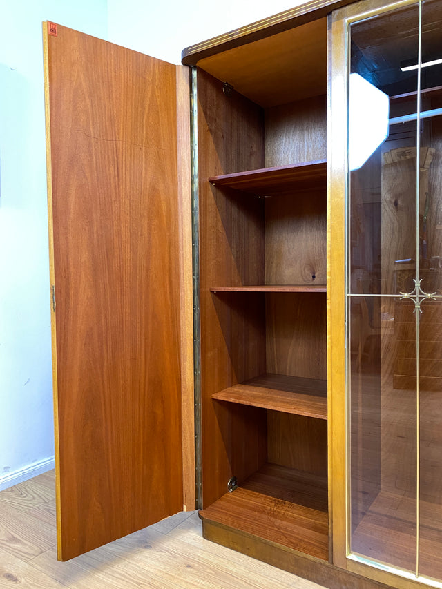 WMK I Versand 85€ I Formschöner und sehr gut erhaltener 50er Jahre Kleiderschrank mit Glastüren I Schrank Wardrobe Schlafzimmer Wäsche Mid-Century Rockabilly Vintage 60er Berlin Leipzig Dortmund