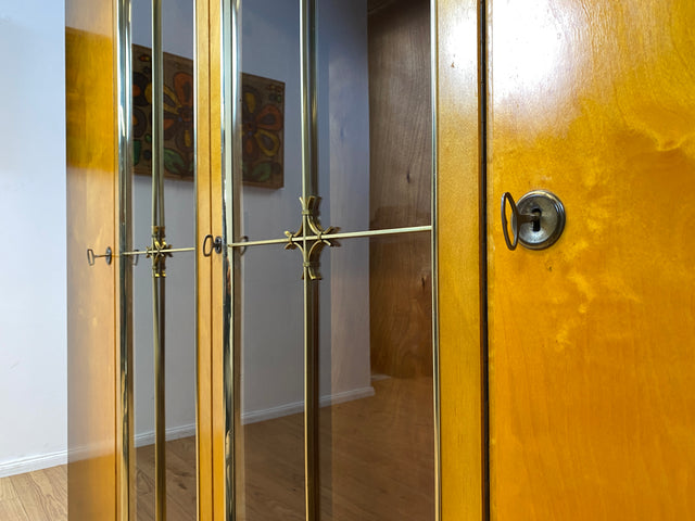 WMK I Versand 85€ I Formschöner und sehr gut erhaltener 50er Jahre Kleiderschrank mit Glastüren I Schrank Wardrobe Schlafzimmer Wäsche Mid-Century Rockabilly Vintage 60er Berlin Leipzig Dortmund