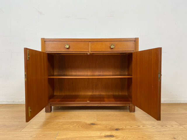 WMK I Sehr schöne 50er Jahre Kommode aus vollem Holz mir Schubladen und Messinggriffen