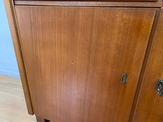 WMK I Sehr schöne 50er Jahre Kommode aus vollem Holz mir Schubladen und Messinggriffen