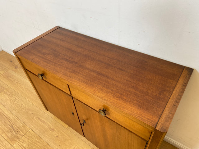 WMK I Sehr schöne 50er Jahre Kommode aus vollem Holz mir Schubladen und Messinggriffen