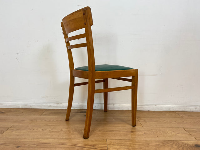 WMK I 1/3 Klassischer 50er Jahre Küchenstuhl aus hellem Buchenholz mit grünem Kunstlederbezug I Stuhl Holzstuhl Schulstuhl Esszimmerstuhl Mid-Century Vintage 60er Berlin Köln Hamburg I Versand möglich