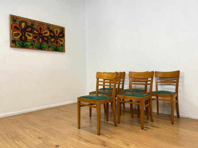 WMK I 1/3 Klassischer 50er Jahre Küchenstuhl aus hellem Buchenholz mit grünem Kunstlederbezug I Stuhl Holzstuhl Schulstuhl Esszimmerstuhl Mid-Century Vintage 60er Berlin Köln Hamburg I Versand möglich