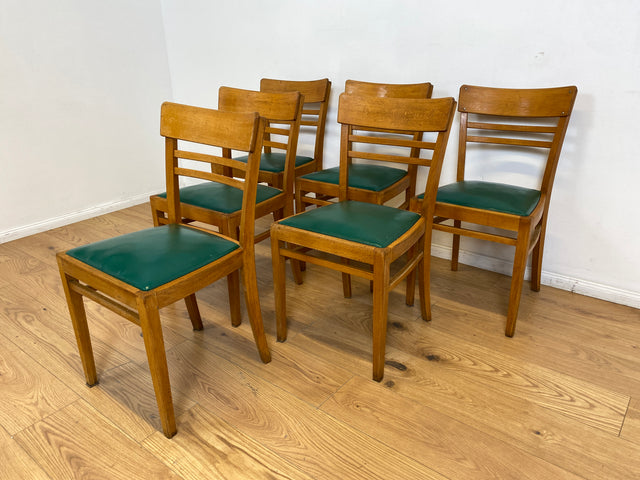 WMK I 1/3 Klassischer 50er Jahre Küchenstuhl aus hellem Buchenholz mit grünem Kunstlederbezug I Stuhl Holzstuhl Schulstuhl Esszimmerstuhl Mid-Century Vintage 60er Berlin Köln Hamburg I Versand möglich
