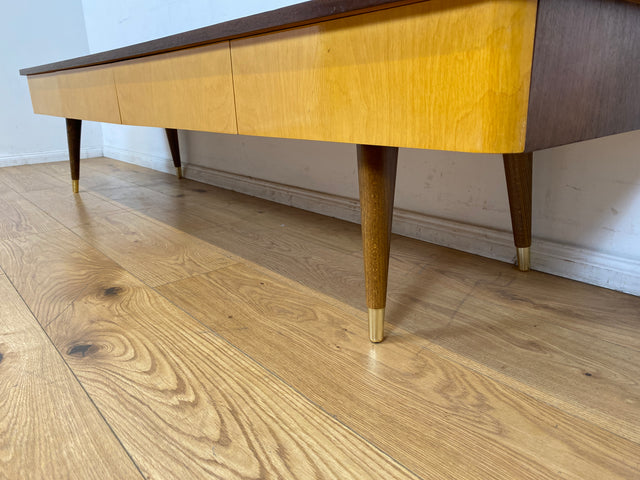 WMK I Schönes langes 50er Jahre Lowboard mit Schubladen und konischen Füßen I Sideboard TV-Lowboard TV Board Bank Fernsehbank Kommode Rack Rockabilly Vintage Mid-Century 60er I Berlin Leipzig München