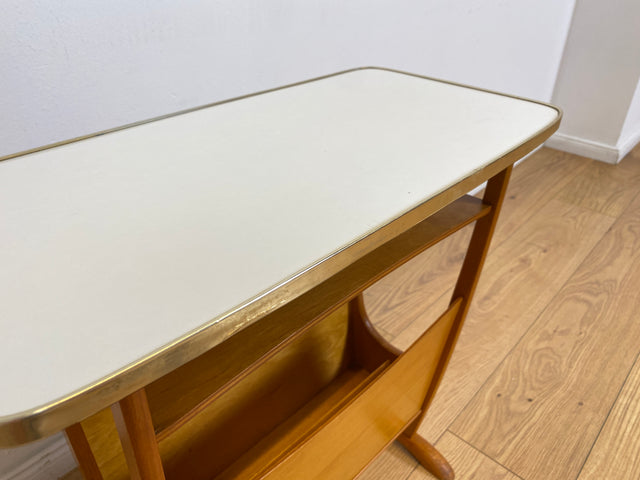WMK # Sehr schöner 50er Jahre Zeitungstisch auf Rollen mit pflegeleichter Resopal Oberfläche # Beistelltisch Servierwagen Zeitungshalter Zeitungsständer Zeitschriftenständer Ablage Vintage Mid-Century