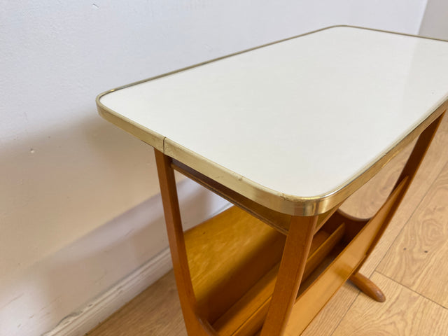 WMK # Sehr schöner 50er Jahre Zeitungstisch auf Rollen mit pflegeleichter Resopal Oberfläche # Beistelltisch Servierwagen Zeitungshalter Zeitungsständer Zeitschriftenständer Ablage Vintage Mid-Century