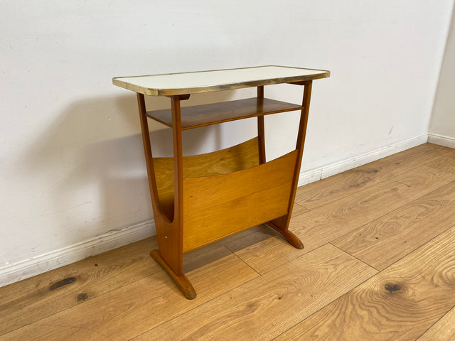 WMK # Sehr schöner 50er Jahre Zeitungstisch auf Rollen mit pflegeleichter Resopal Oberfläche # Beistelltisch Servierwagen Zeitungshalter Zeitungsständer Zeitschriftenständer Ablage Vintage Mid-Century