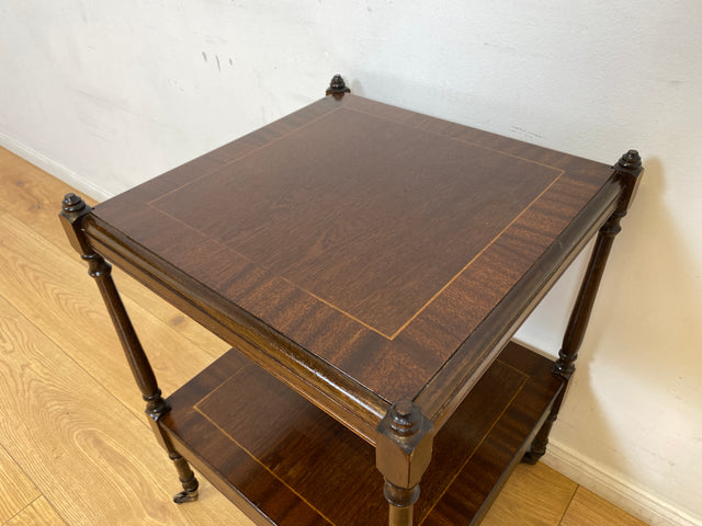 WMK I Sehr hübscher dunkler 60er Jahre Beistelltisch im Englischem Stil mit Intarsien, praktischer Ablage und auf Rollen # Couchtisch Servierwagen Teewagen Wagen Telefontisch Vintage Potsdam Leipzig