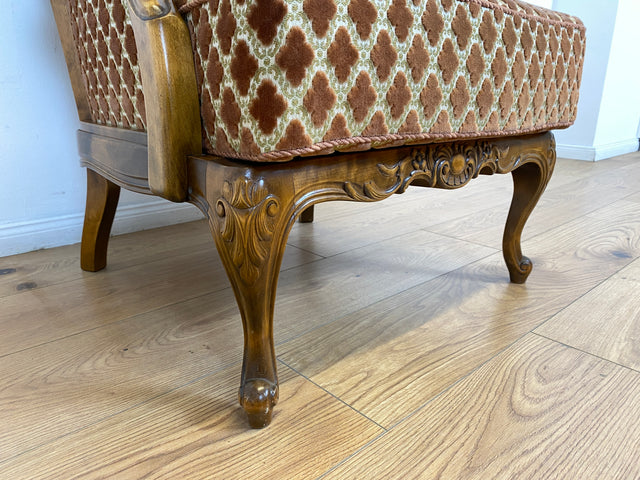 WMK # Eleganter und sehr gut erhaltener 60er Jahre Chippendale Sessel mit wunderbarem Brokat Bezug in Altrosa, feinem Geflecht und Federkern # Lesesessel Armchair Sitzgarnitur Mid-Century Vintage