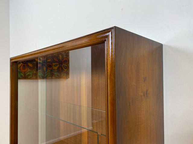 WMK # Elegante und hochwertige 60er Jahre Chippendale Vitrine aus vollem Holz mit feinem Wiener Sonnengeflecht & Schubladen # Schrank Highboard Geschirrschrank Kommode Mid-Century Boho Barock Vintage