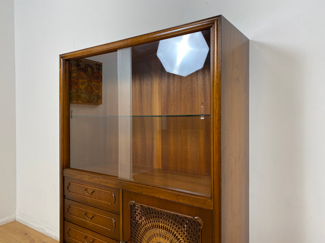 WMK # Elegante und hochwertige 60er Jahre Chippendale Vitrine aus vollem Holz mit feinem Wiener Sonnengeflecht & Schubladen # Schrank Highboard Geschirrschrank Kommode Mid-Century Boho Barock Vintage