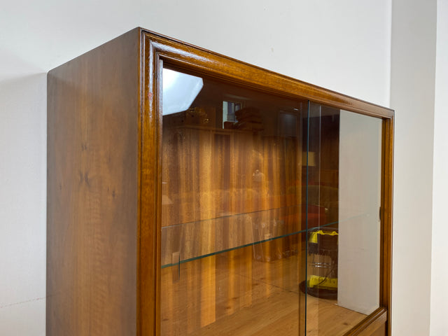 WMK # Elegante und hochwertige 60er Jahre Chippendale Vitrine aus vollem Holz mit feinem Wiener Sonnengeflecht & Schubladen # Schrank Highboard Geschirrschrank Kommode Mid-Century Boho Barock Vintage