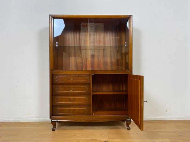 WMK # Elegante und hochwertige 60er Jahre Chippendale Vitrine aus vollem Holz mit feinem Wiener Sonnengeflecht & Schubladen # Schrank Highboard Geschirrschrank Kommode Mid-Century Boho Barock Vintage