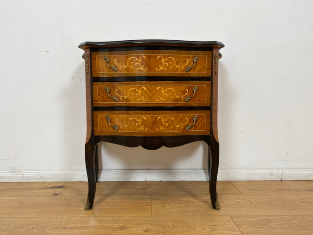 WMK # Vornehme und sehr gut erhaltene 60er Jahre Kommode im Barock Stil mit feinen Intarsien, Schubladen & edlen Messinggriffen # Schubladenkommode Wäschekommode Beistelltisch Rokoko Stilmöbel Vintage