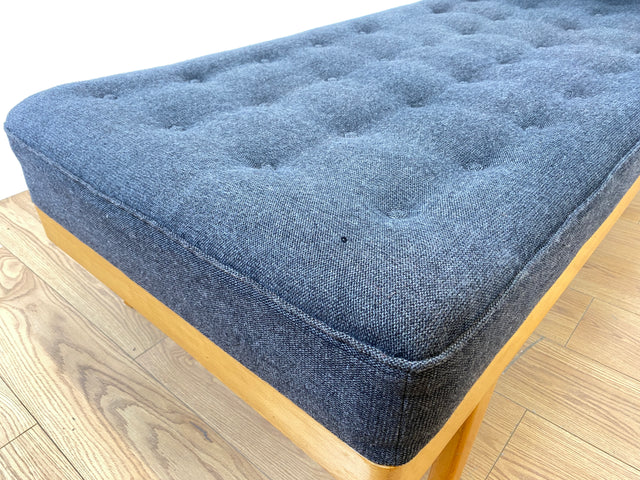 WMK I Stilvolle und minimalistische 60er Jahre Liege mit dunkel grauem Originalbezug und konischen Füßen I Daybed Sofa Couch Einzel Bett DDR Vintage Retro Mid-Century Rockabilly Berlin Leipzig Hamburg