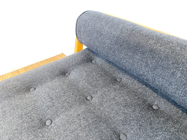 WMK I Stilvolle und minimalistische 60er Jahre Liege mit dunkel grauem Originalbezug und konischen Füßen I Daybed Sofa Couch Einzel Bett DDR Vintage Retro Mid-Century Rockabilly Berlin Leipzig Hamburg