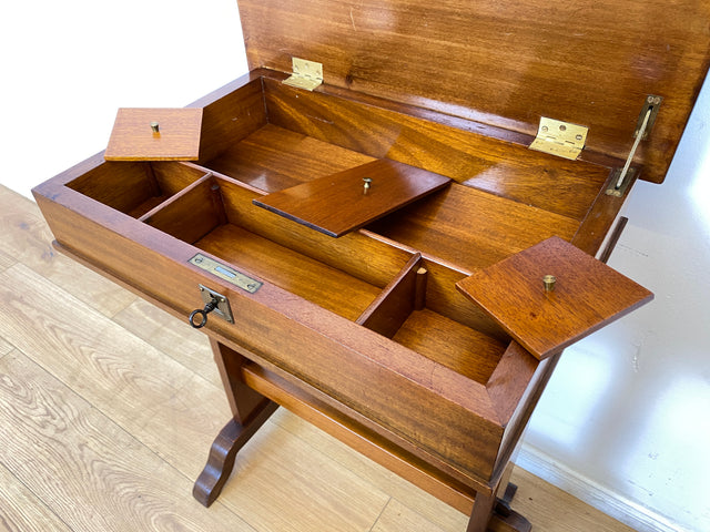 WMK I Zauberhafter 60er Jahre Nähtisch im antiken Stil mit Klappe & Fächern I Nähkommode Beistelltisch Tischchen Ablage Schmuckkasten Konsole Truhe Schminktisch Jugendstil Vintage Berlin München Bonn