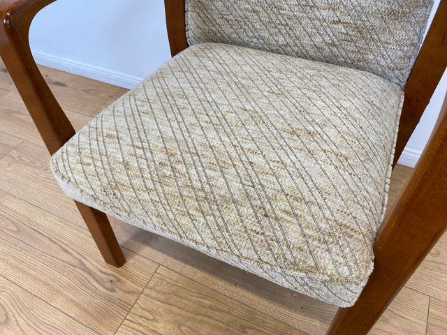 WMK # 1/3 Formschöner, bequemer & sehr gut erhaltener Mid-Century Sessel mit hellem Originalbezug & Teakholz Rahmen # Stuhl Sessel Lesesessel Armchair Armlehnsessel Schreibtischstuhl Vintage 60er 70er