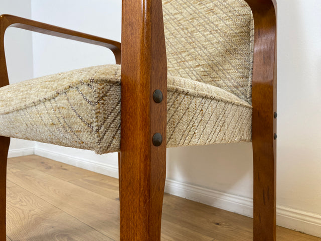 WMK # 1/3 Formschöner, bequemer & sehr gut erhaltener Mid-Century Sessel mit hellem Originalbezug & Teakholz Rahmen # Stuhl Sessel Lesesessel Armchair Armlehnsessel Schreibtischstuhl Vintage 60er 70er