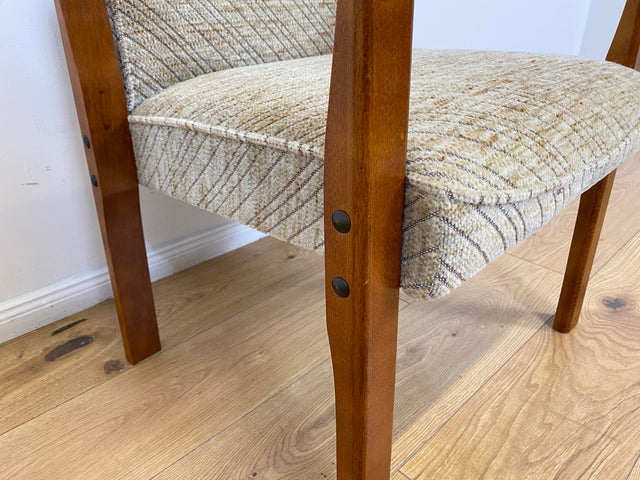 WMK # 1/3 Formschöner, bequemer & sehr gut erhaltener Mid-Century Sessel mit hellem Originalbezug & Teakholz Rahmen # Stuhl Sessel Lesesessel Armchair Armlehnsessel Schreibtischstuhl Vintage 60er 70er