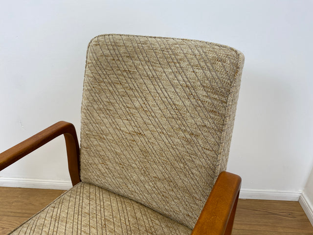 WMK # 1/3 Formschöner, bequemer & sehr gut erhaltener Mid-Century Sessel mit hellem Originalbezug & Teakholz Rahmen # Stuhl Sessel Lesesessel Armchair Armlehnsessel Schreibtischstuhl Vintage 60er 70er