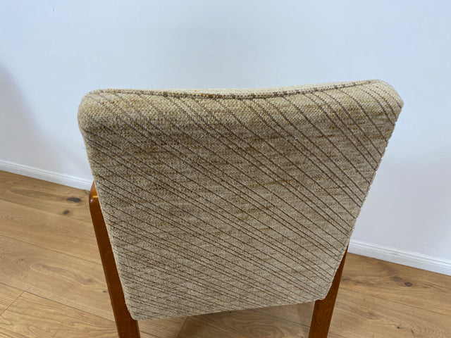 WMK # 1/3 Formschöner, bequemer & sehr gut erhaltener Mid-Century Sessel mit hellem Originalbezug & Teakholz Rahmen # Stuhl Sessel Lesesessel Armchair Armlehnsessel Schreibtischstuhl Vintage 60er 70er