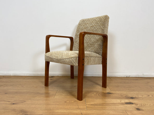 WMK # 1/3 Formschöner, bequemer & sehr gut erhaltener Mid-Century Sessel mit hellem Originalbezug & Teakholz Rahmen # Stuhl Sessel Lesesessel Armchair Armlehnsessel Schreibtischstuhl Vintage 60er 70er