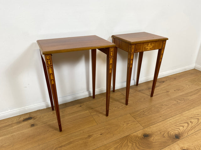 WMK # Eleganter und sehr gut erhaltener Stilmöbel 2 in 1 Satztisch in Neoklassischem Stil mit feinen handgefertigten Intarsien # Beistelltisch Lampentisch Couchtisch Wohnzimmertisch Louis XVI Vintage
