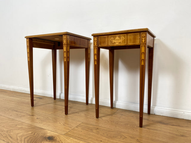 WMK # Eleganter und sehr gut erhaltener Stilmöbel 2 in 1 Satztisch in Neoklassischem Stil mit feinen handgefertigten Intarsien # Beistelltisch Lampentisch Couchtisch Wohnzimmertisch Louis XVI Vintage