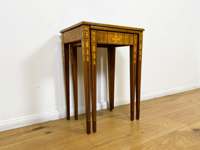 WMK # Eleganter und sehr gut erhaltener Stilmöbel 2 in 1 Satztisch in Neoklassischem Stil mit feinen handgefertigten Intarsien # Beistelltisch Lampentisch Couchtisch Wohnzimmertisch Louis XVI Vintage