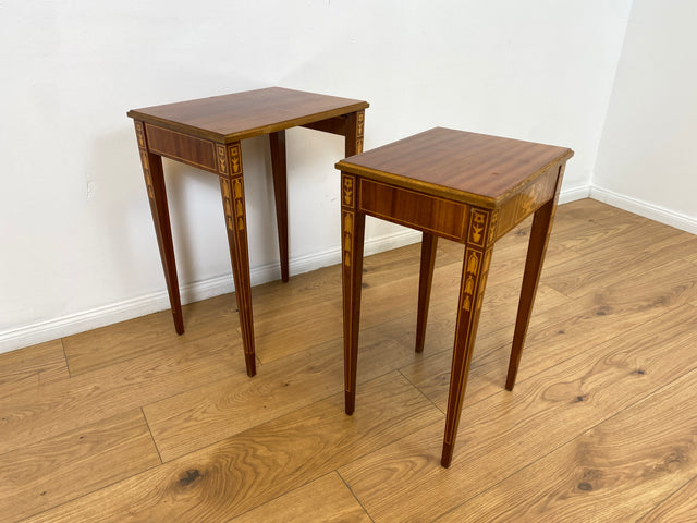 WMK # Eleganter und sehr gut erhaltener Stilmöbel 2 in 1 Satztisch in Neoklassischem Stil mit feinen handgefertigten Intarsien # Beistelltisch Lampentisch Couchtisch Wohnzimmertisch Louis XVI Vintage