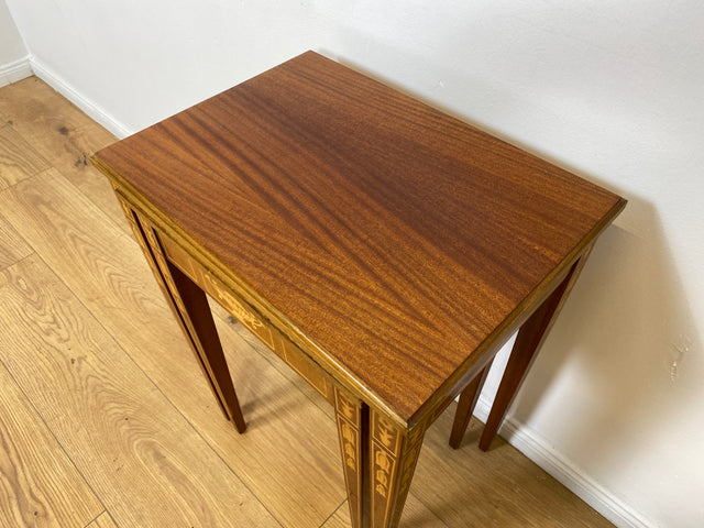 WMK # Eleganter und sehr gut erhaltener Stilmöbel 2 in 1 Satztisch in Neoklassischem Stil mit feinen handgefertigten Intarsien # Beistelltisch Lampentisch Couchtisch Wohnzimmertisch Louis XVI Vintage