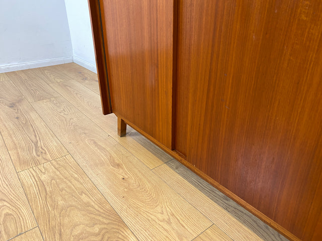 WMK I Formschöner 60er Jahre Wäscheschrank mit zeittypischen konischen Füßen I Schrank Highboard Kommode Sideboard Schuhschrank Schuhkommode Flurkommode Mid-Century Vintage 50er Berlin Leipzig Bremen