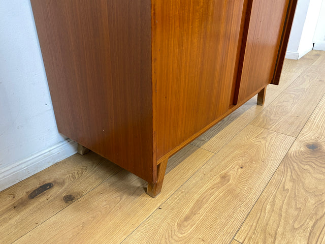 WMK I Formschöner 60er Jahre Wäscheschrank mit zeittypischen konischen Füßen I Schrank Highboard Kommode Sideboard Schuhschrank Schuhkommode Flurkommode Mid-Century Vintage 50er Berlin Leipzig Bremen