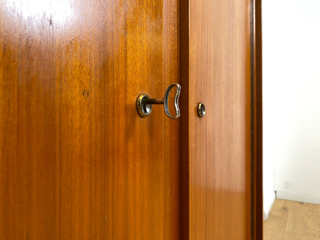WMK I Formschöner 60er Jahre Wäscheschrank mit zeittypischen konischen Füßen I Schrank Highboard Kommode Sideboard Schuhschrank Schuhkommode Flurkommode Mid-Century Vintage 50er Berlin Leipzig Bremen