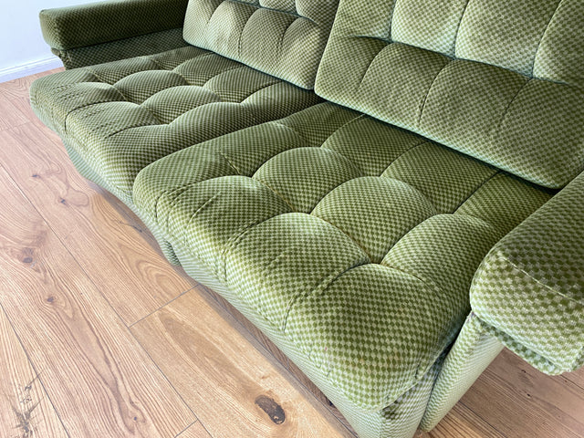 WMK I Schönes und äußerst gemütliches modulares 70er Jahre Ecksofa mit grünem gestepptem Originalbezug I Couch Eckcouch Sitzecke Wohnzimmer Polstergarnitur Retro Vintage Berlin Passau Leipzig Nürnberg