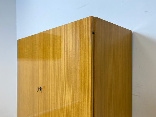 WMK I Raumaufhellender, gut erhaltener 70er Jahre Schrank in Hochglanz mit Schubladen & konischen Füßen I Highboard Wäscheschrank Kommode Sideboard Retro Mid-Century DDR 60er Berlin Leipzig Stuttgart