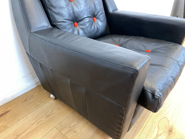 WMK # 1/4 Stilvoller & gut erhaltener 70er Jahre Sessel auf Rollen mit gestepptem schwarzem Skai Bezug # Armchair Ledersessel Clubsessel Sitzgarnitur Kunstleder Leder Retro Vintage Berlin Hamburg 60er