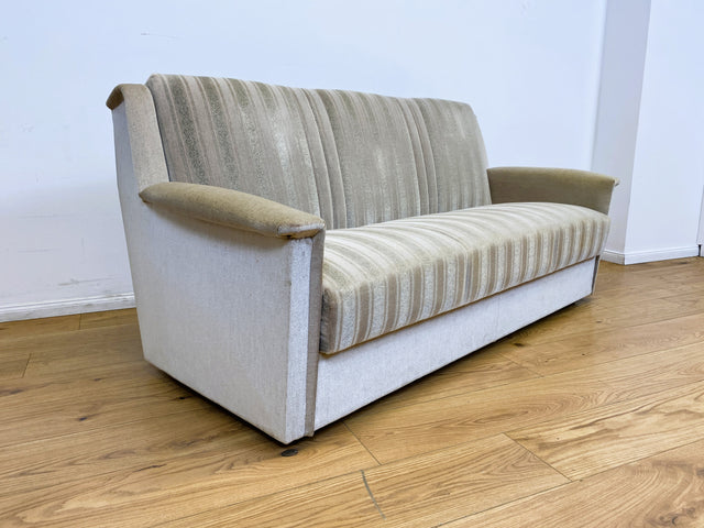 WMK # Gemütliches und gut erhaltenes 70er Jahre Sofa mit Schlaffunktion, Bettwäschefach, bequemen Federkern und grau beigem Originalbezug # Couch Schlafsofa Schlafcouch Klappcouch Retro Vintage Berlin